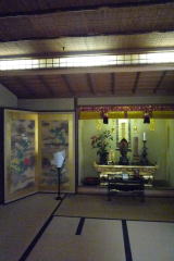A Buddhist Altar Room of Kenshingakuen 